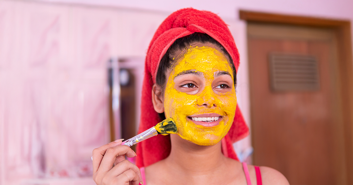 How to Use Turmeric and Saffron for Glowing Skin